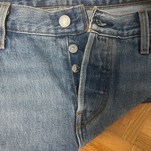 Levi’s Mom Jeans - Picture 3 of 3